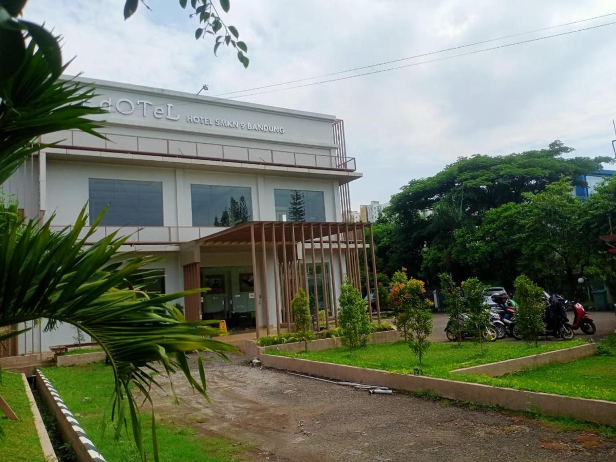 Oyo 90102 Edotel Hotel By Dbest Hospitality บันดุง ภายนอก รูปภาพ