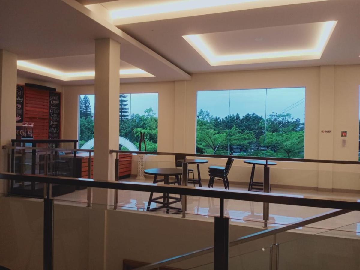 Oyo 90102 Edotel Hotel By Dbest Hospitality บันดุง ภายนอก รูปภาพ