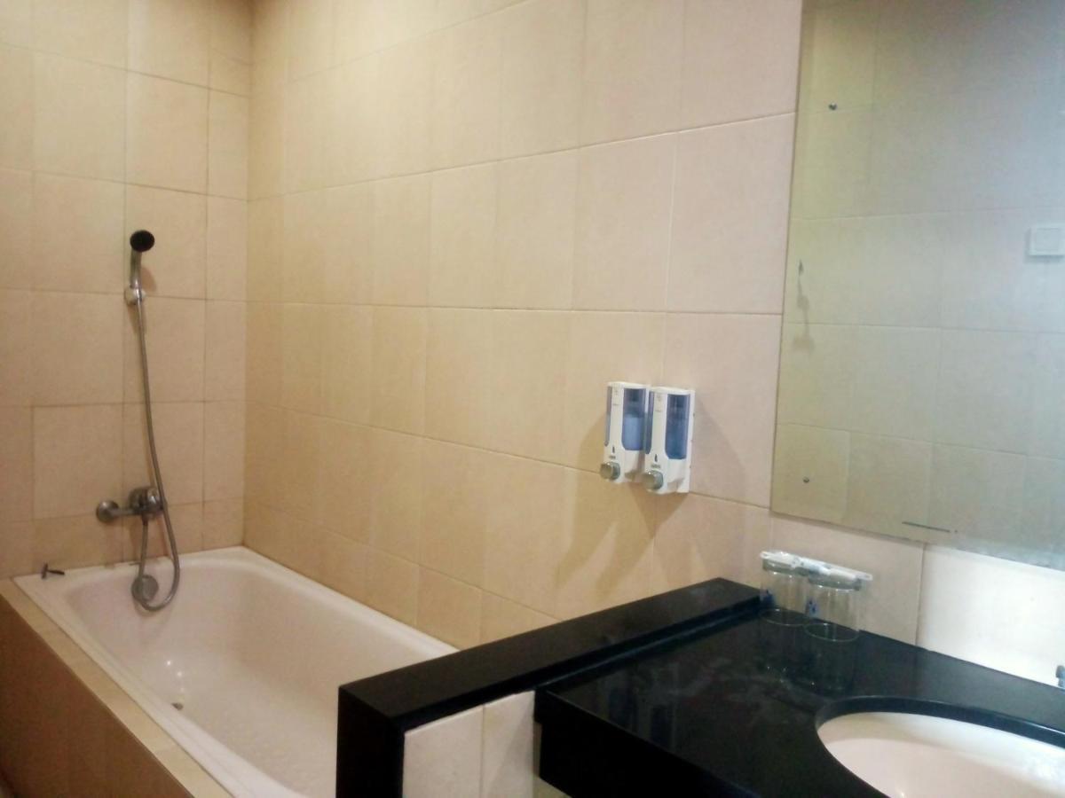 Oyo 90102 Edotel Hotel By Dbest Hospitality บันดุง ภายนอก รูปภาพ