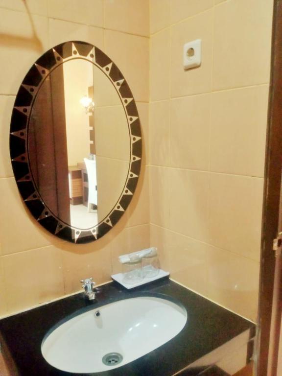 Oyo 90102 Edotel Hotel By Dbest Hospitality บันดุง ภายนอก รูปภาพ